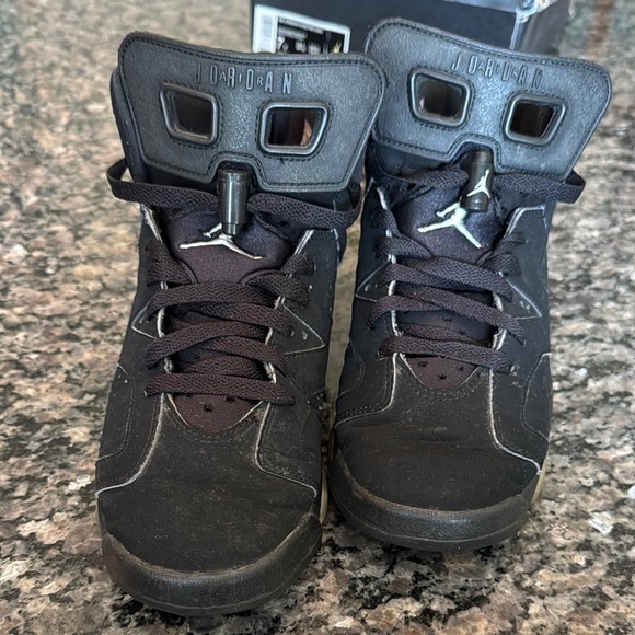 Jordan Black and Gold High-Top Sneakers 7Y - Picture 12 of 12